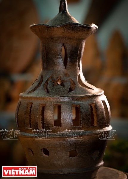 cham ethnic peoples signature pottery products