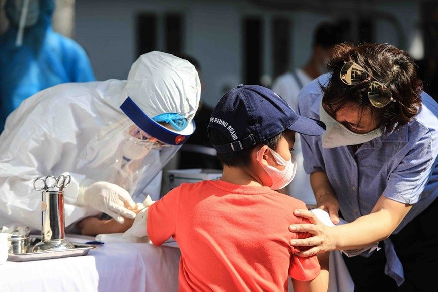 ha noi conducts rapid mass covid 19 testing on da nang returnees