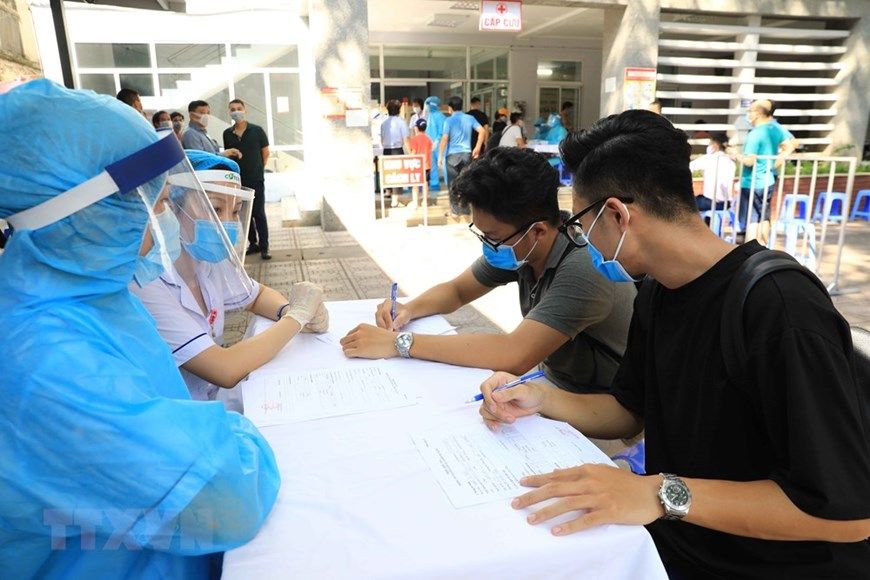 ha noi conducts rapid mass covid 19 testing on da nang returnees