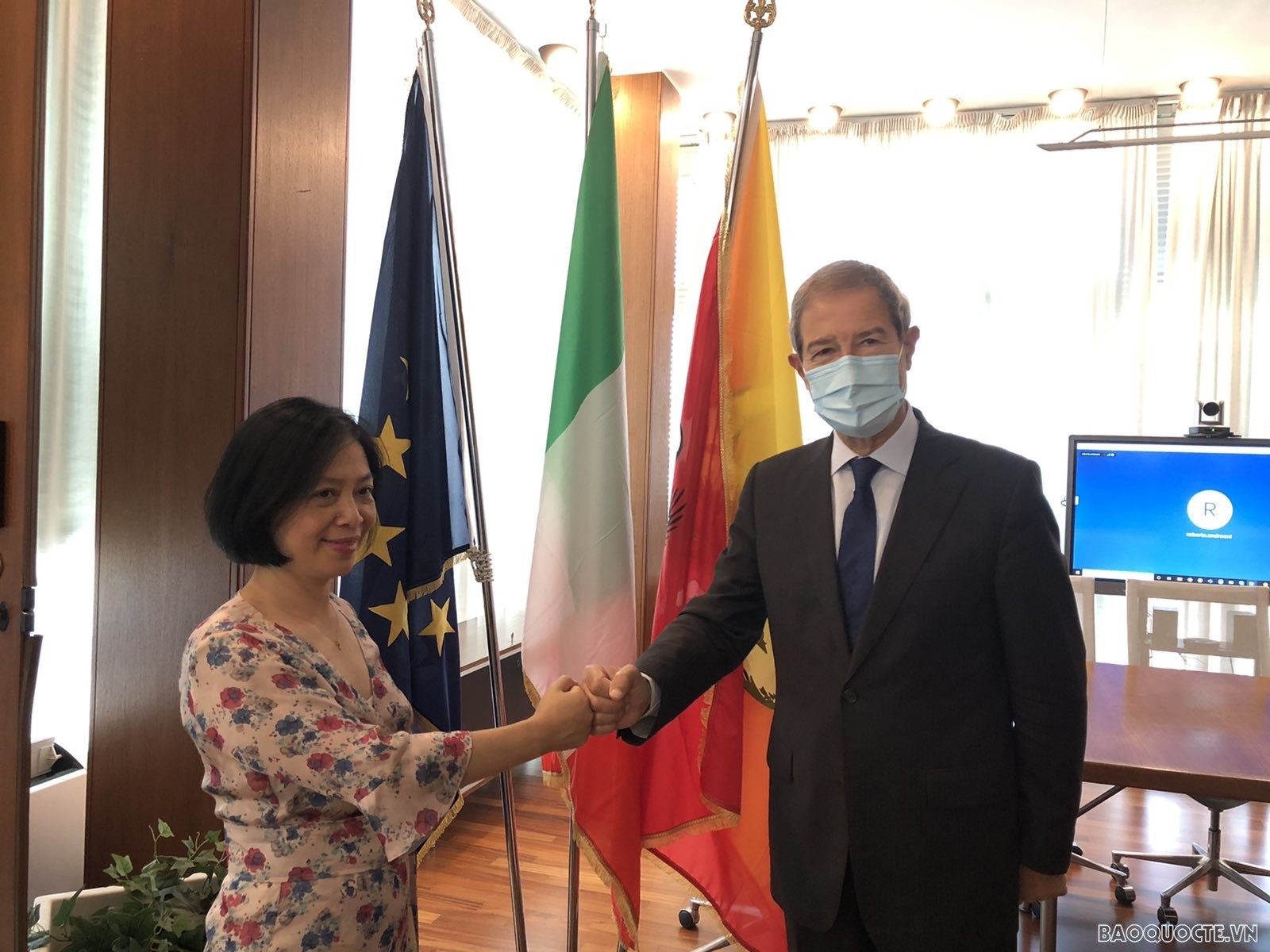 Đại sứ Việt Nam tại Italy Nguyễn Thị Bích Huệ gặp Chủ tịch Vùng Sicilia Nello Musumeci.