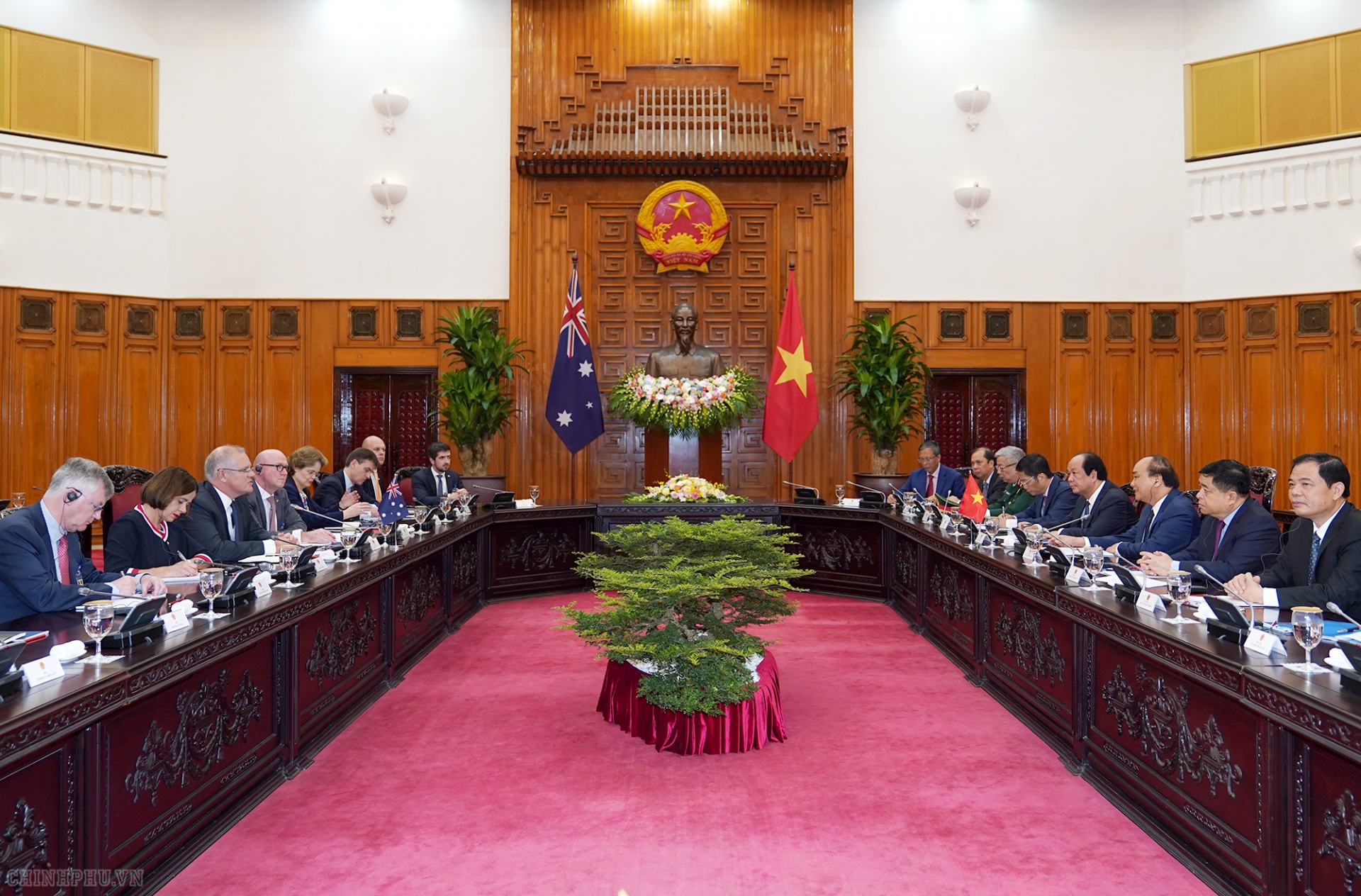 prime minister hosts official welcome ceremony for australian counterpart