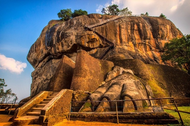 Ngỡ ngàng trước vẻ đẹp của pháo đài cổ 'độc nhất vô nhị' nằm trên núi đá cao 200m ở Sri Lanka