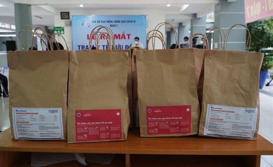 Medical bags support COVID-19 patients treated at home in HCM City