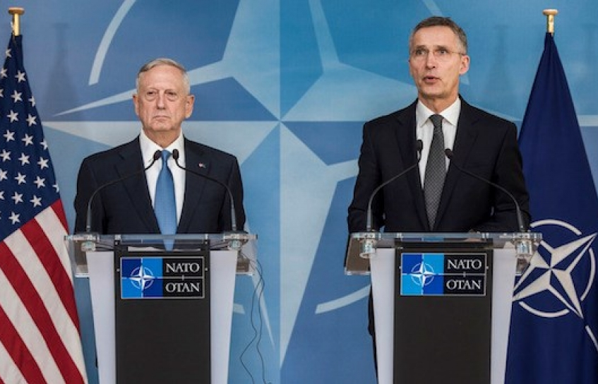 Mỹ và NATO thảo luận về chia sẻ gánh nặng quốc phòng