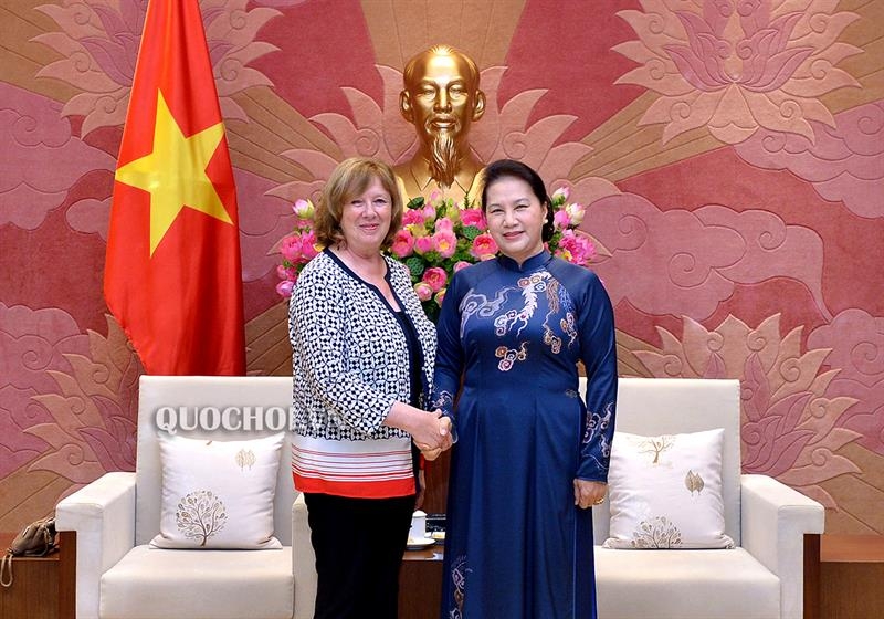 top vietnamese legislator receives french senator