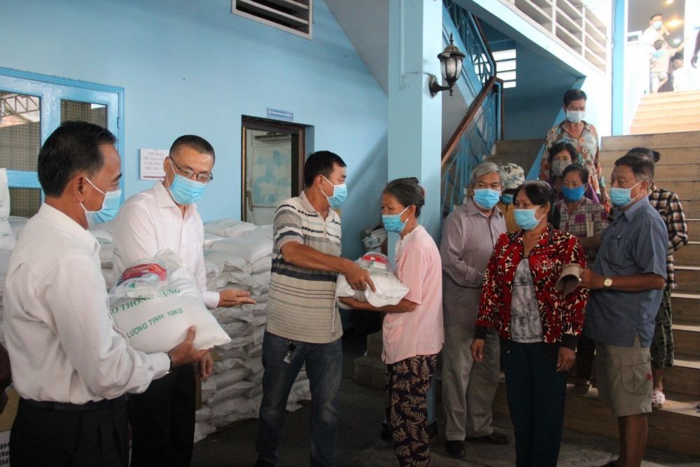 5636-vna-potal-covid-19-ho-tro-khan-cap-dot-4-cho-nguoi-goc-viet-va-nguoi-khmer-co-hoan-canh-kho-khan-104148198-4998539
