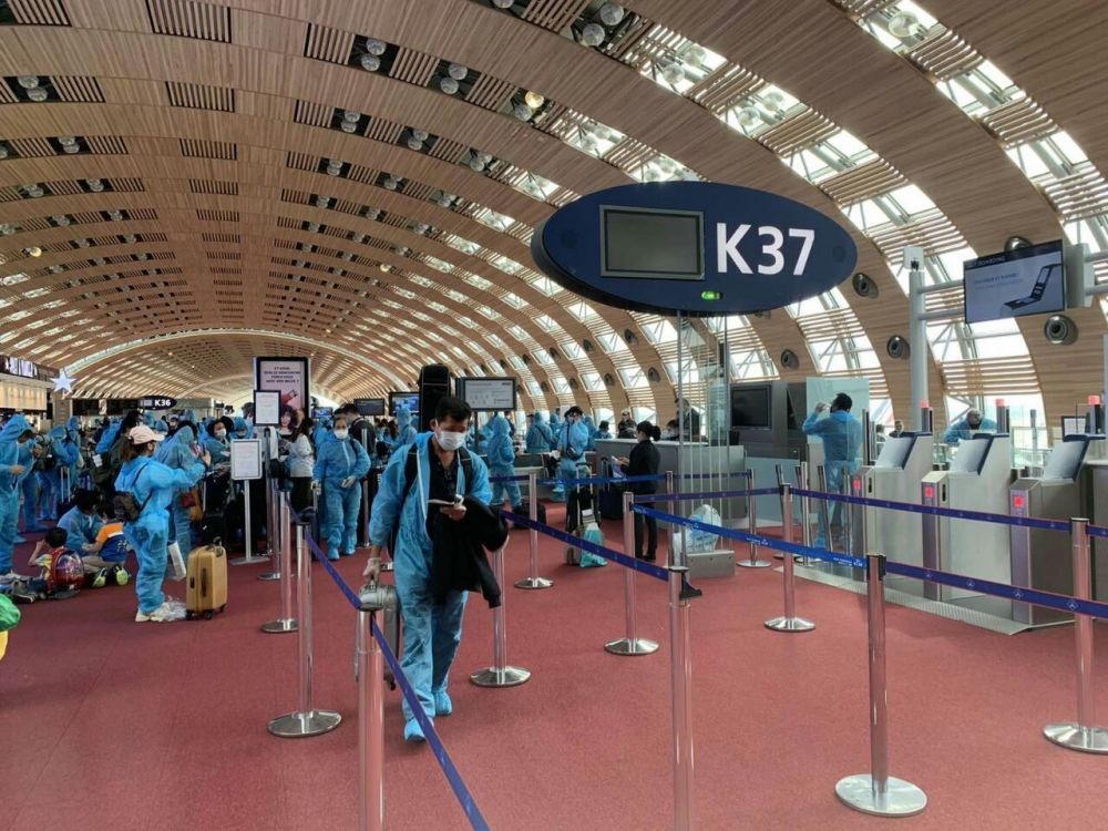 nearly 280 vietnamese citizens flown home from france morocco chile foreign ministry