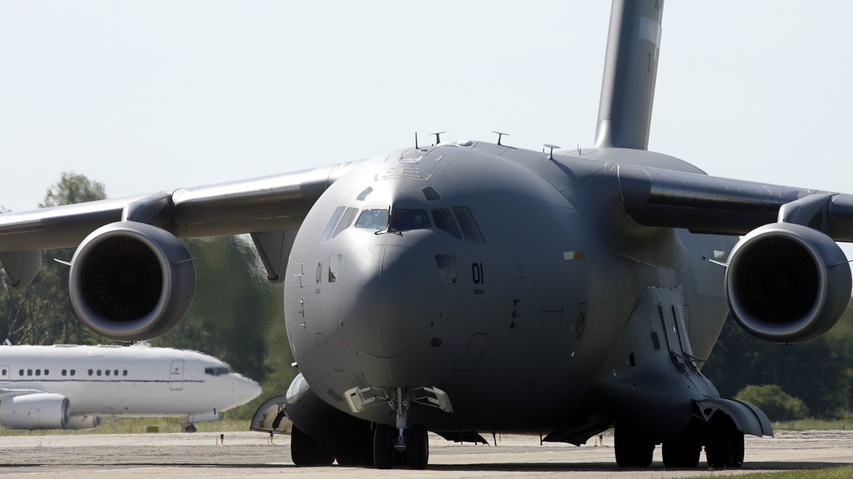 Máy bay NATO vi phạm "nghiêm trọng" không phận Áo