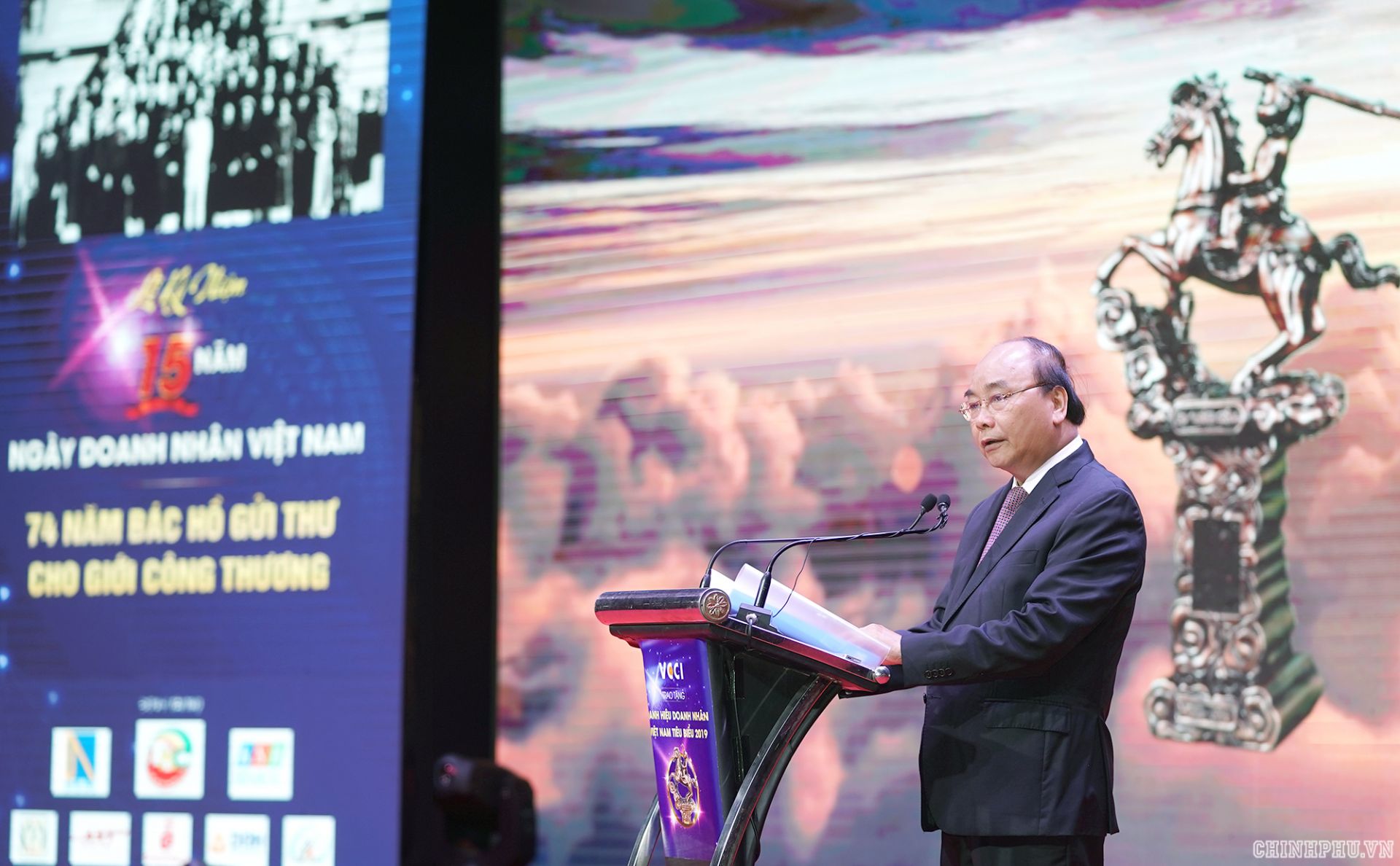 pm highlights contributions of entrepreneurs to national development