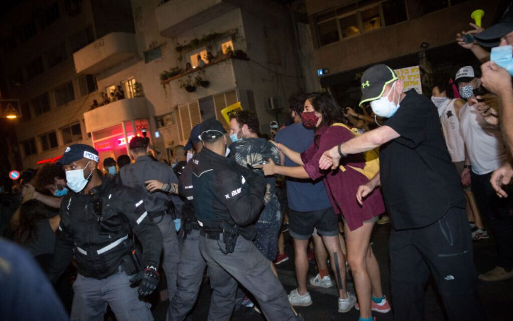 Israel bắt giữ nhiều đối tượng biểu tình vi phạm quy định phòng dịch Covid-19