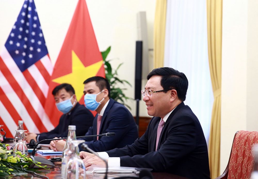 Vietnam and the US established diplomatic ties in 1995. In a July 2020 statement, Pompeo voiced the US’s commitment to making the next 25 years of the US-Vietnam ties “a model of international cooperation and partnership”. (Photo: VGP) US Secretary of State Mike Pompeo welcomed in Ha Noi