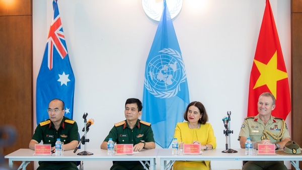 Australia’s Ambassador discusses women in leadership with Vietnamese Peacekeepers