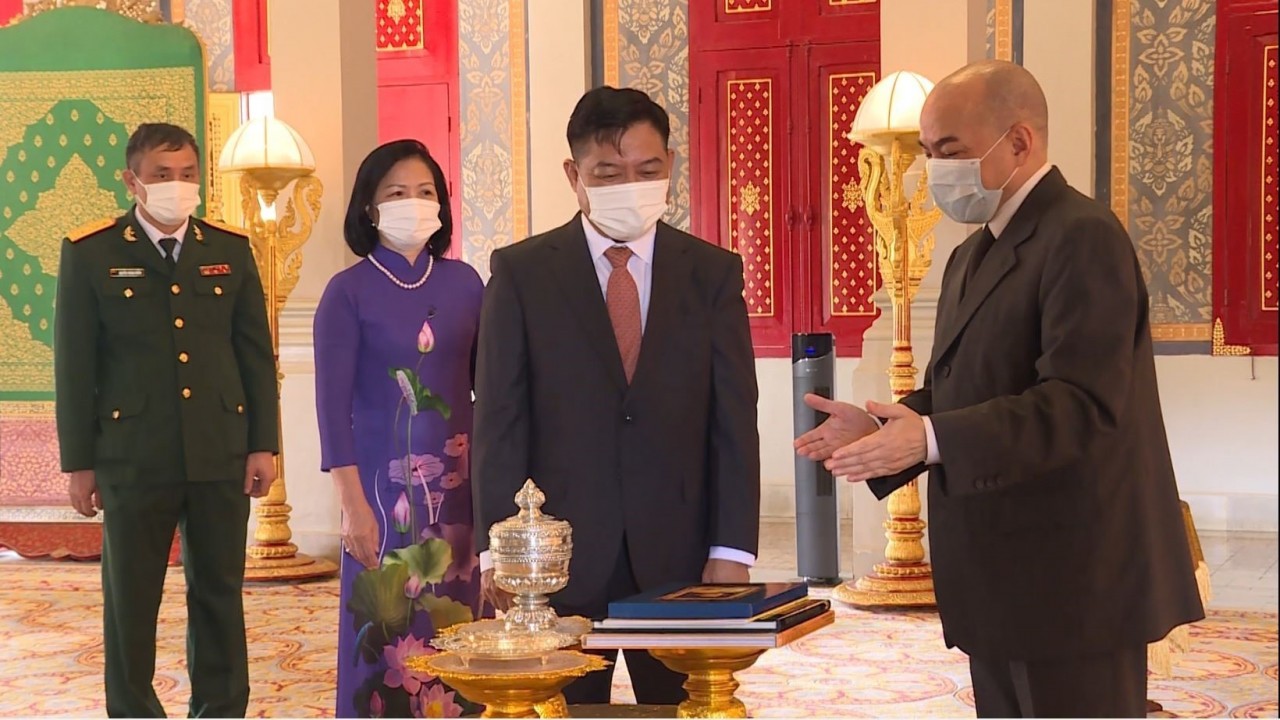 Cambodian King lauds thriving cooperation with Vietnam