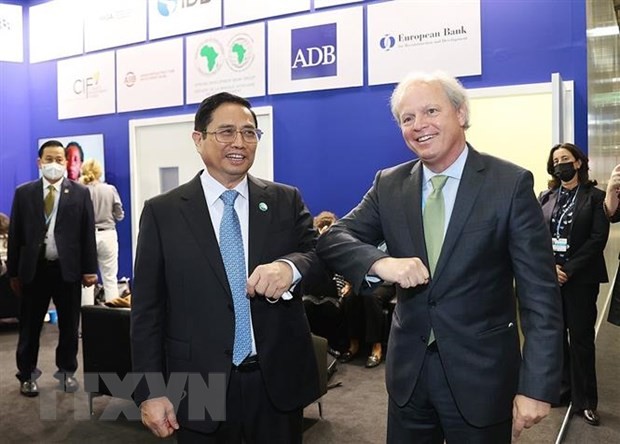 Prime Minister Pham Minh Chinh busy with COP26 sidelines meetings