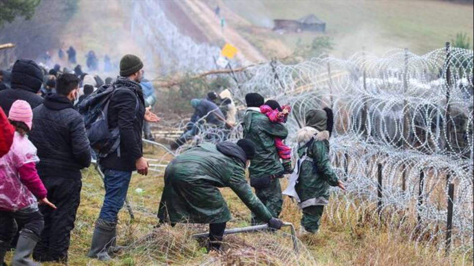 Anh đưa lính công binh đến biên giới Ba Lan-Belarus, cam kết 'đoàn kết với đồng minh' trước nạn di cư