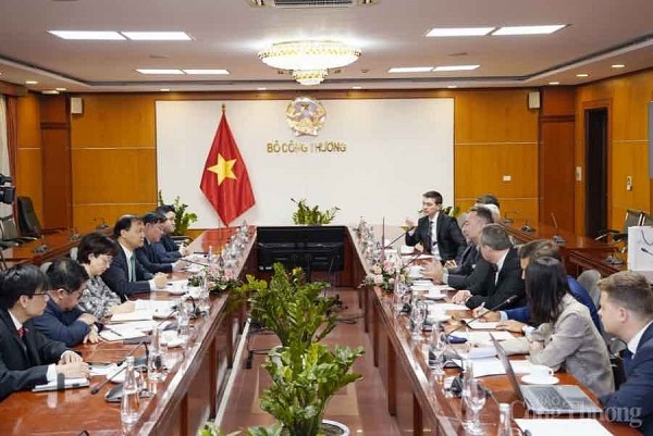 Viet Nam, Czech Republic boost cooperation in auto manufacturing