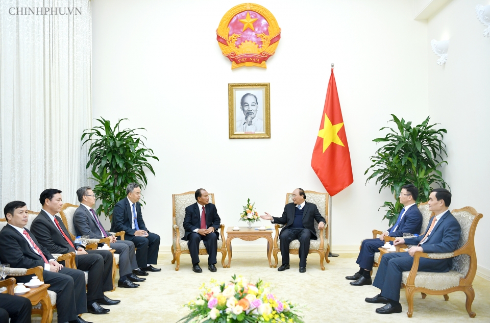 pm nguyen xuan phuc receives lao justice minister xaysy santivong