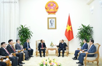 PM Nguyen Xuan Phuc receives Lao Justice Minister Xaysy Santivong