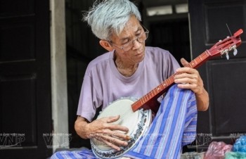 Dao Xa village craftsman devoted to preserving the production of musical instruments