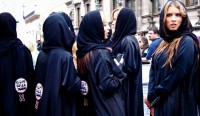 Phụ nữ Saudi Arabia đòi cải cách về trang phục