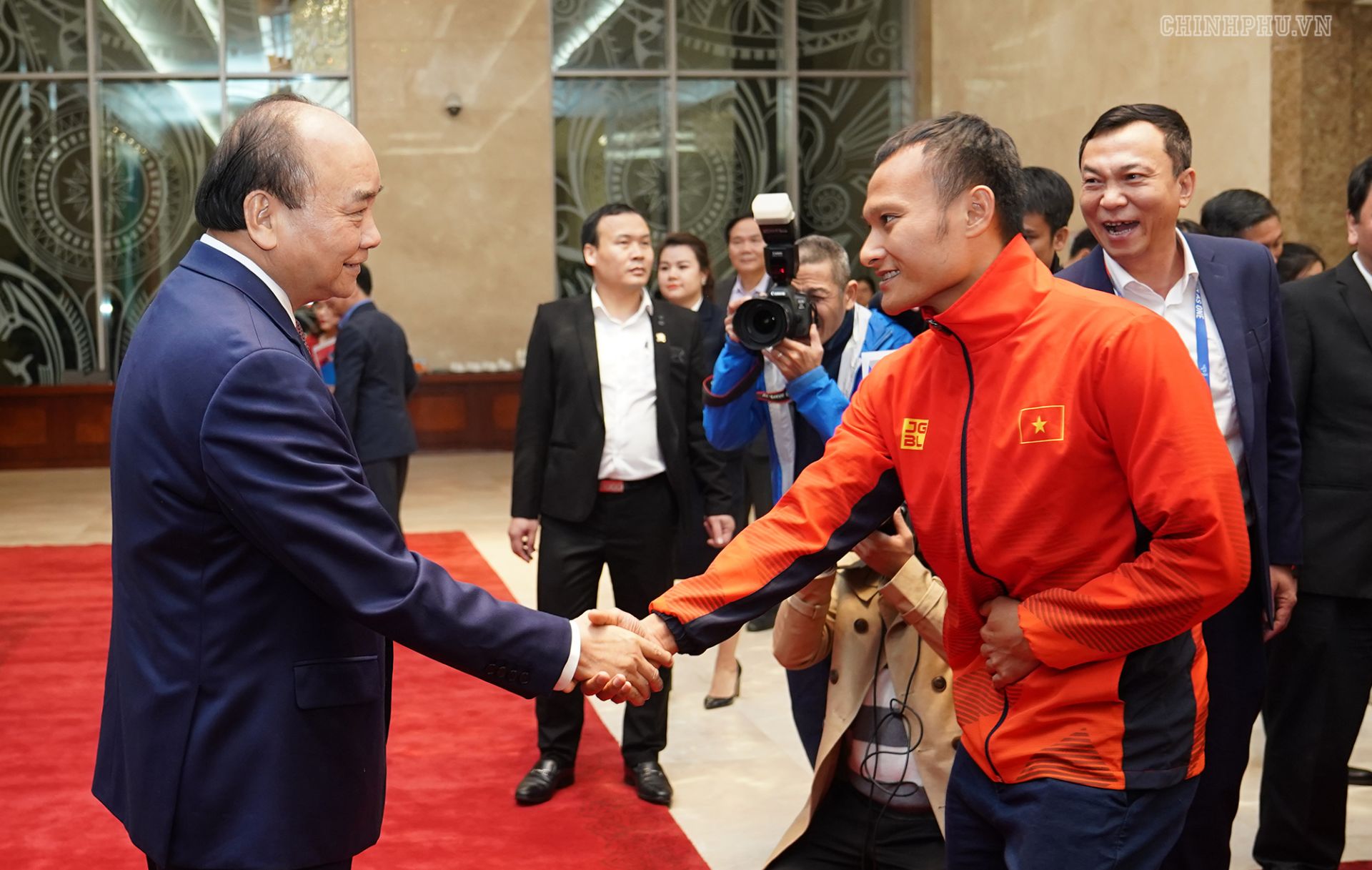 pm phuc meets 2019 sea games football champions