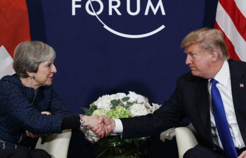 ​Tổng thống Mỹ gặp Thủ tướng Anh tại Diễn đàn Davos