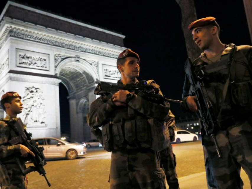 ​Vụ khủng bố tại Paris 2015: Bỉ giao nghi can chính cho Pháp