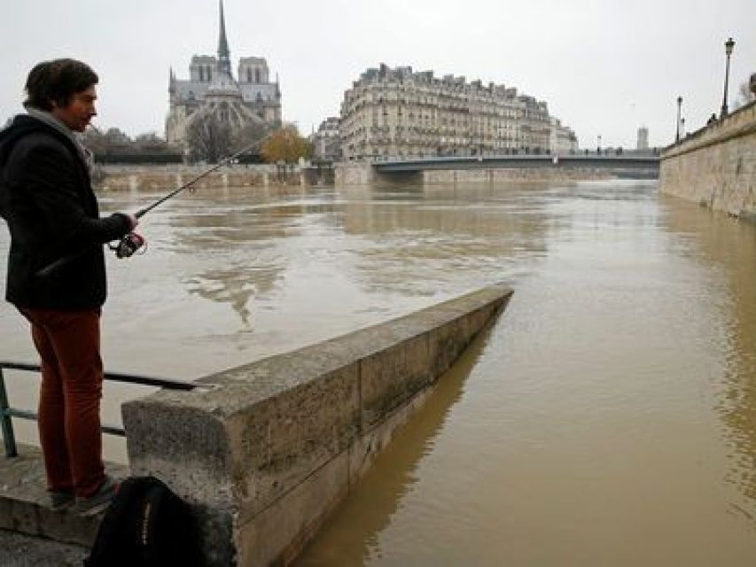 Pháp: 1.500 người sơ tán do nước sông Seine dâng cao