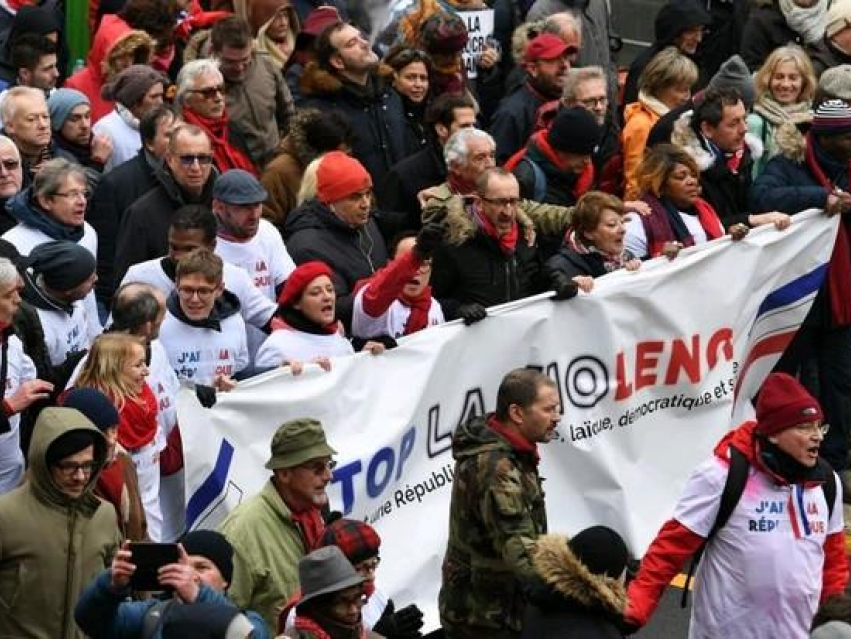 ​Pháp: Tuần hành “khăn đỏ” phản đối "áo vàng"