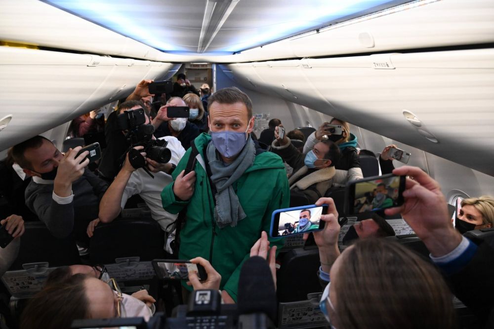 Vừa về tới sân bay, nhân vật đối lập Navalny lập tức bị cảnh sát Nga 'sờ gáy', Mỹ-châu Âu bùng nổ