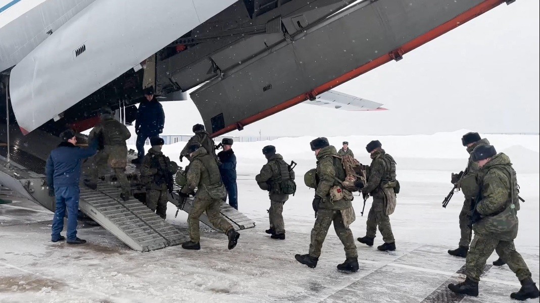 Tình hình Kazakhstan: Lính Nga 'tham chiến', Moscow tuyên bố sẽ giúp dẹp loạn, Mỹ-EU vội cảnh báo. (Nguồn: AFP)