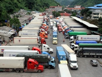 PM signs notice to resolve traffic at border