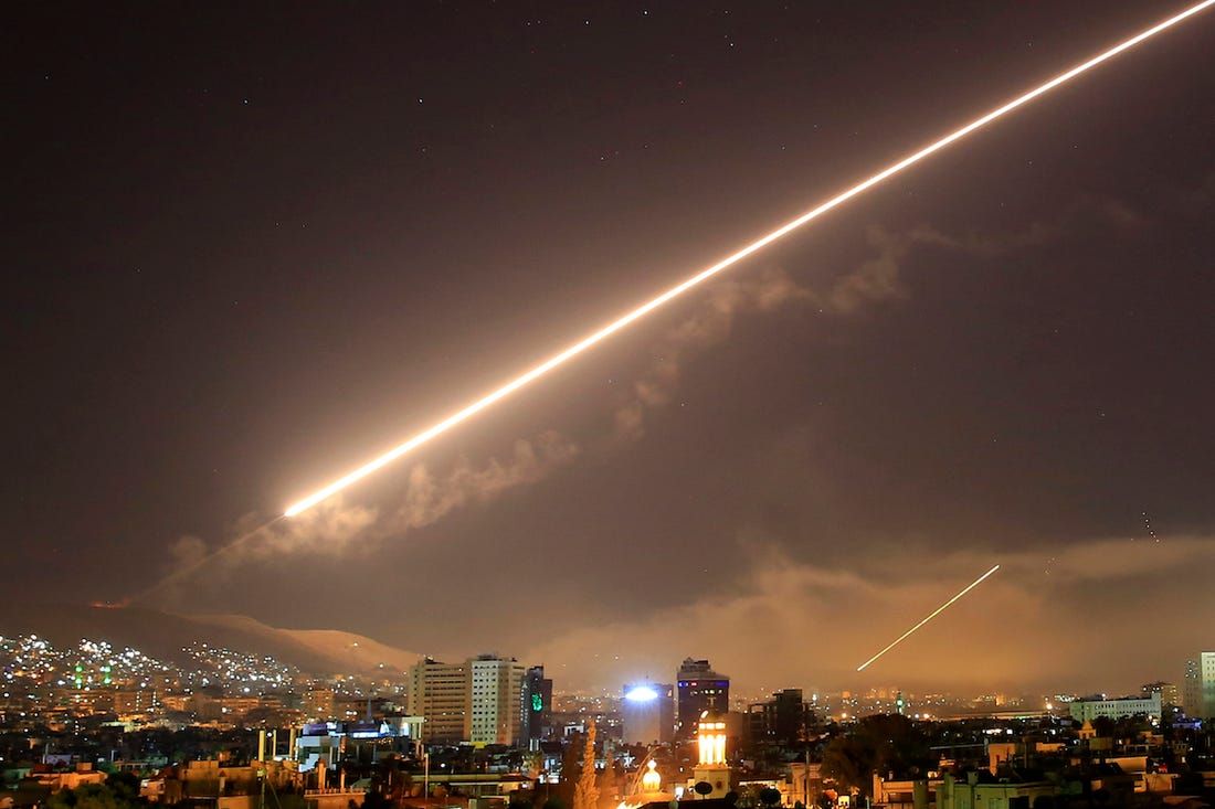 Nhiều tên lửa Isarel tấn công vào Syria từ Cao nguyên Golan
