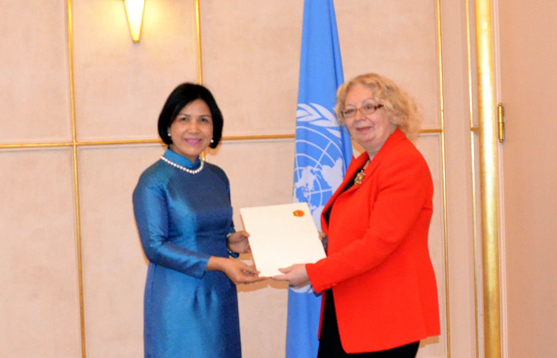 Đại sứ Lê Thị Tuyết Mai trình Thư Ủy nhiệm lên Tổng Giám đốc Văn phòng Liên hợp quốc tại Geneva