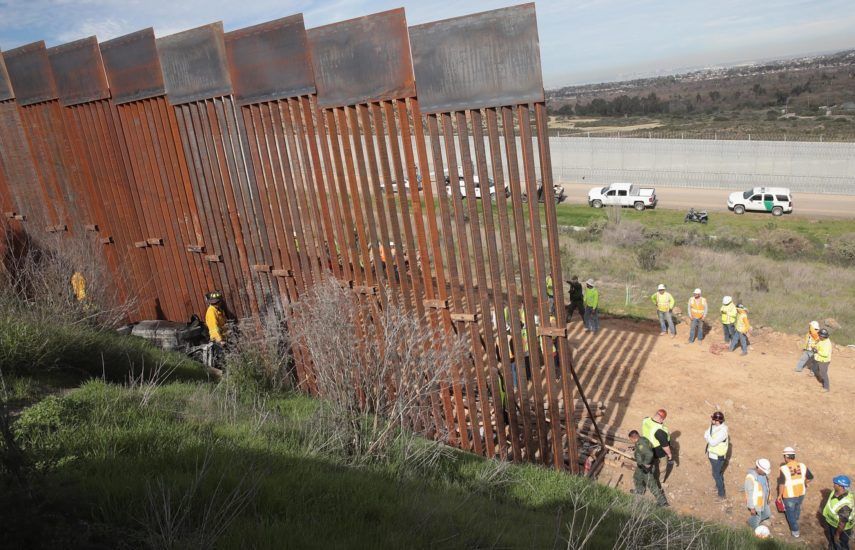 Phản đối dùng ngân sách xây tường biên giới, phe Dân chủ trình dự luật đảo ngược ý ông Trump