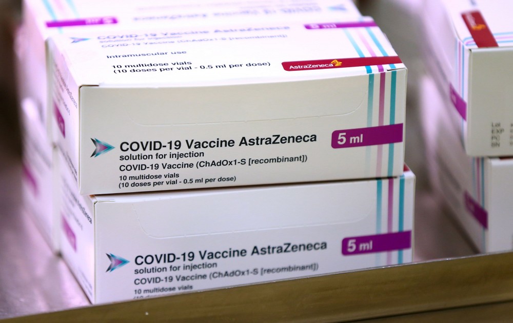 Cuộc chiến vaccine Covid19: Động thái mới của Astrazeneca giữa căng thẳng với EU. (Nguồn: Reuters)