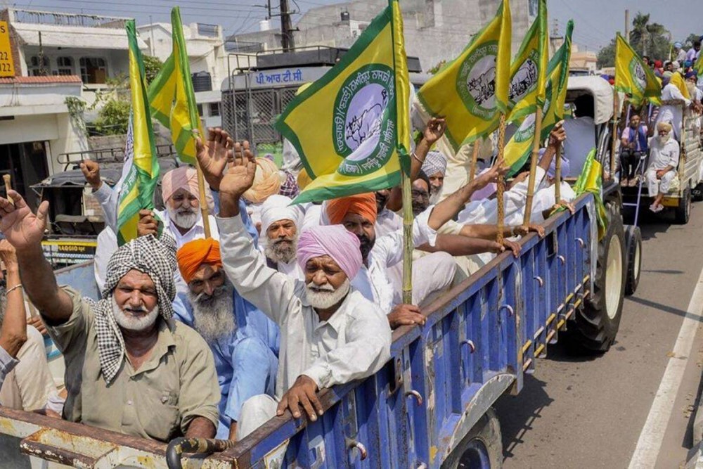 Làn sóng biểu tình của nông dân chưa hạ, Ấn Độ đào hào rải kẽm gai ngăn chặn ở cửa ngõ thủ đô