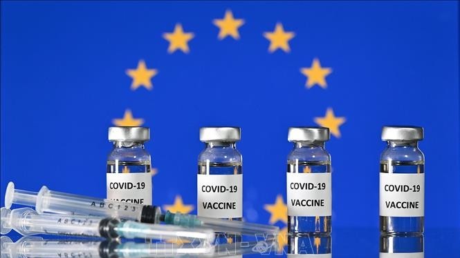 Cuộc chiến vaccine Covid-19: Dù thiếu nguồn cung, EU vẫn quyết dựng chướng ngại vật với vaccine Nga và Trung Quốc