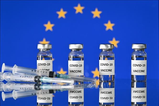 Cuộc chiến vaccine Covid-19: Dù thiếu nguồn cung cho khối, EU vẫn quyết dựng chướng ngại cho vaccine Nga và Trung Quốc. (Nguồn: AFP)