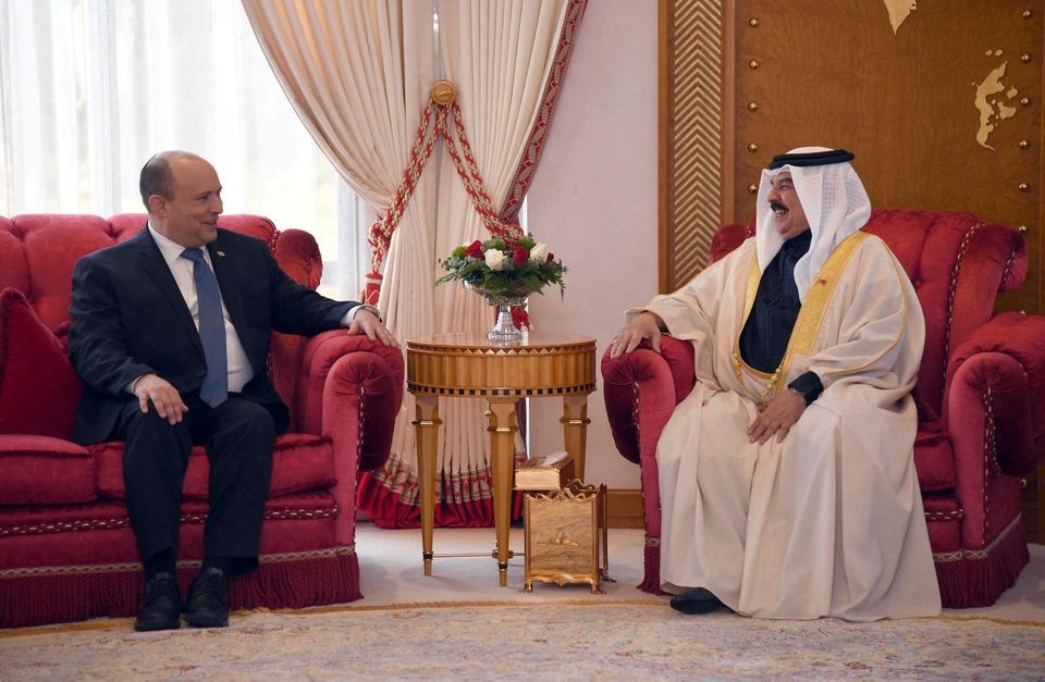 Thủ tướng Israel hội đàm với Quốc vương Bahrain ngày 15/2 tại thủ đô Banama. (Nguồn: Reuters)