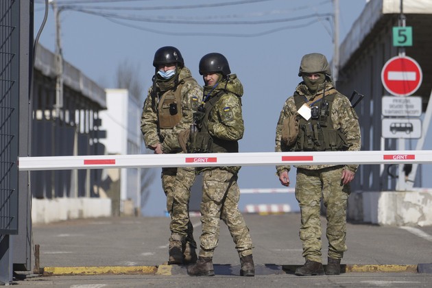 Ukraine sắp ban bố tình trạng khẩn cấp, đòi hỏi đảm bảo an ninh từ phương Tây, đề nghị HĐBA họp gấp. (Nguồn: AP)