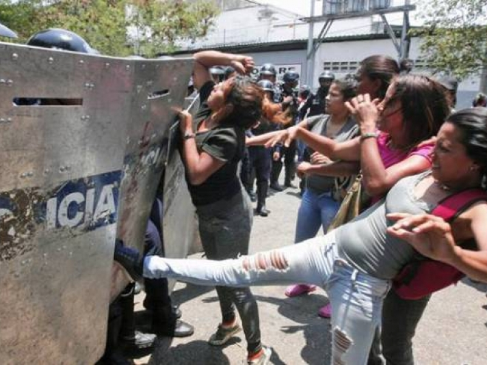Venezuela: bạo loạn đồn cảnh sát, 68 người thiệt mạng