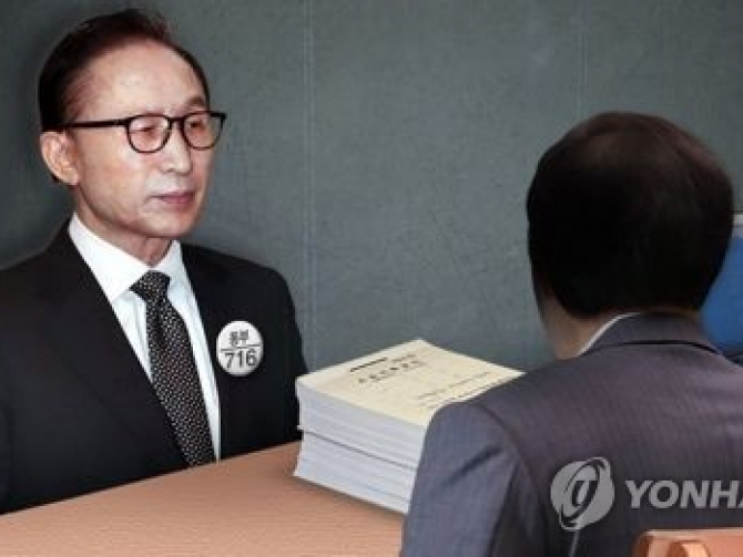Tòa án Seoul gia hạn lệnh tạm giữ cựu Tổng thống Lee Myung-bak