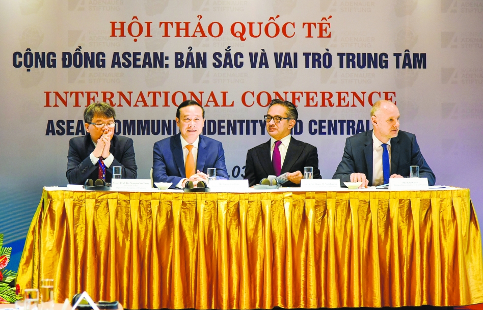 Bản sắc, vai trò trung tâm của ASEAN được thảo luận tại Hà Nội