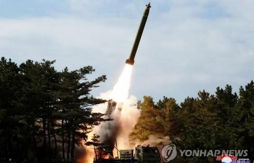 Hàn Quốc: Triều Tiên lại phóng 3 vật thể hướng ra Biển Nhật Bản