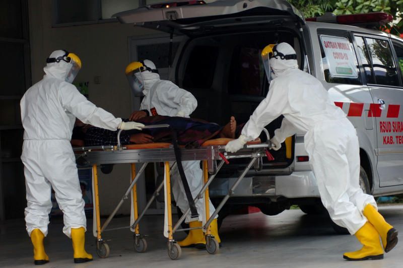 Đứng tuyến đầu chống Covid-19, nhân viên y tế Indonesia nhận trợ cấp khẩn cấp