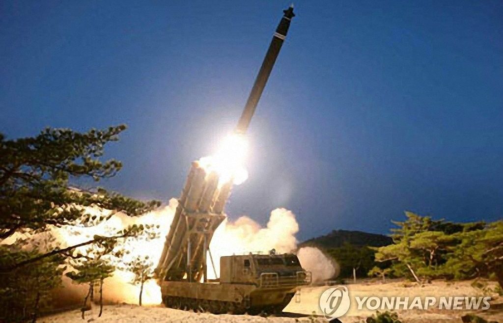 Truyền thông Triều Tiên xác nhận Bình Nhưỡng thử thành công hệ thống phóng tên lửa đa nòng 'siêu lớn'