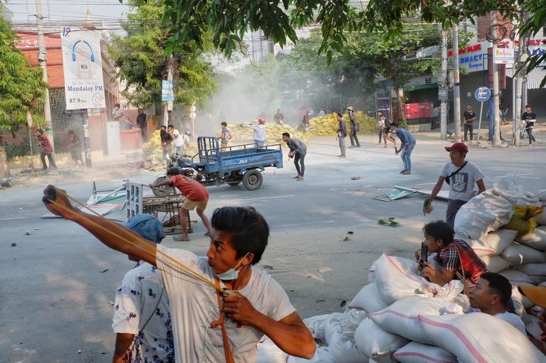 Tình hình Myanmar: Ban bố thiết quân luật, nhiều nhân viên Trung Quốc bị thương, LHQ kêu gọi hành động oàn kết. (Nguồn: Reuters)