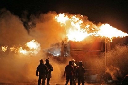 Truyền thông Syria: Rocket nã thẳng các cơ sở dầu mỏ ở miền Bắc, cháy nổ lớn bùng phát, Nga đã dược thông báo. (Nguồn: AFP)