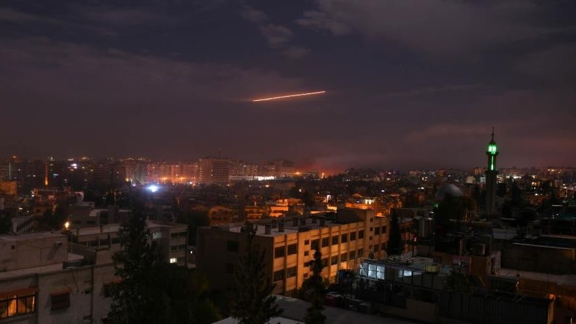 Tấn công dồn dập ở Syria: Tên lửa bắn phá, khủng bố phục kích, hệ thống phòng không được kích hoạt